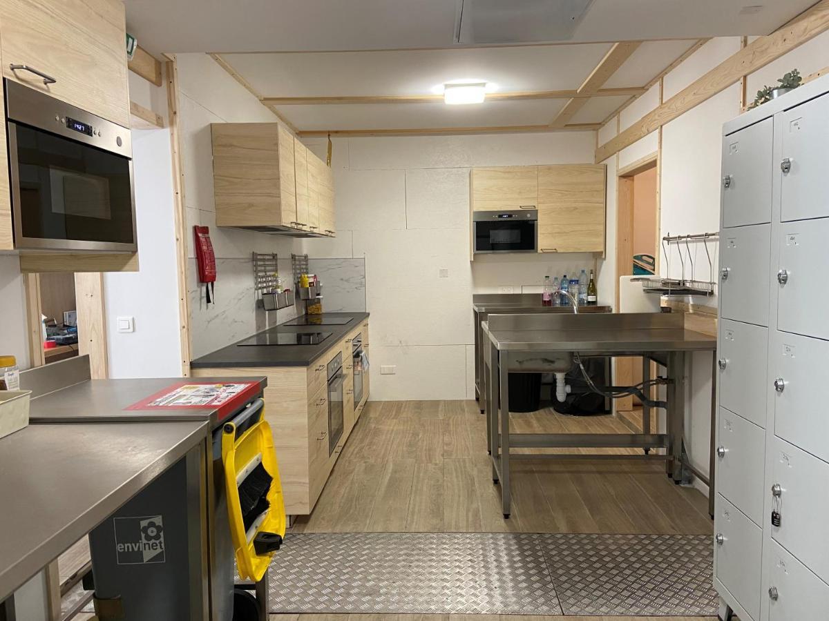 Bohobos Hostel Антиб Экстерьер фото
