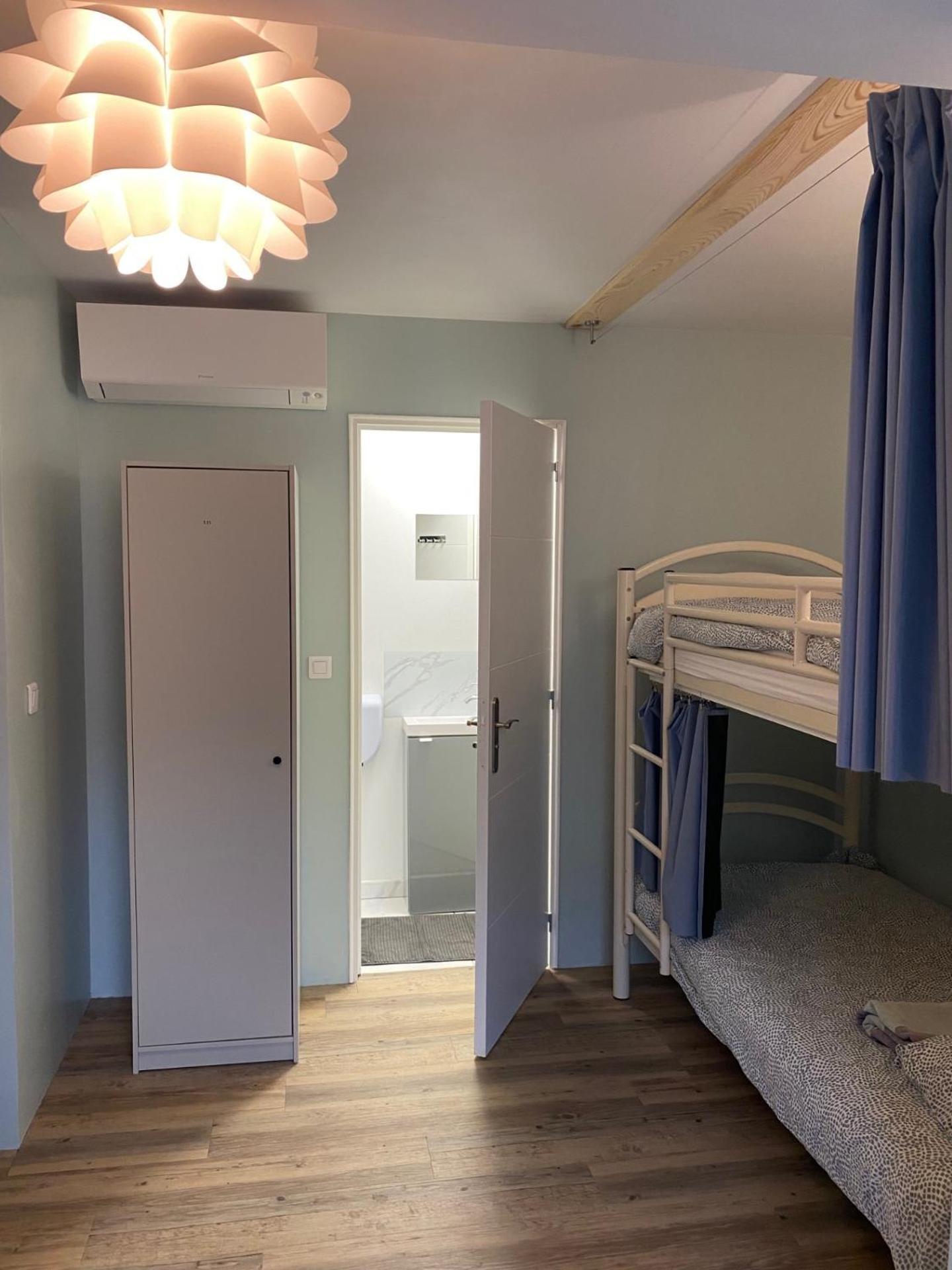 Bohobos Hostel Антиб Экстерьер фото
