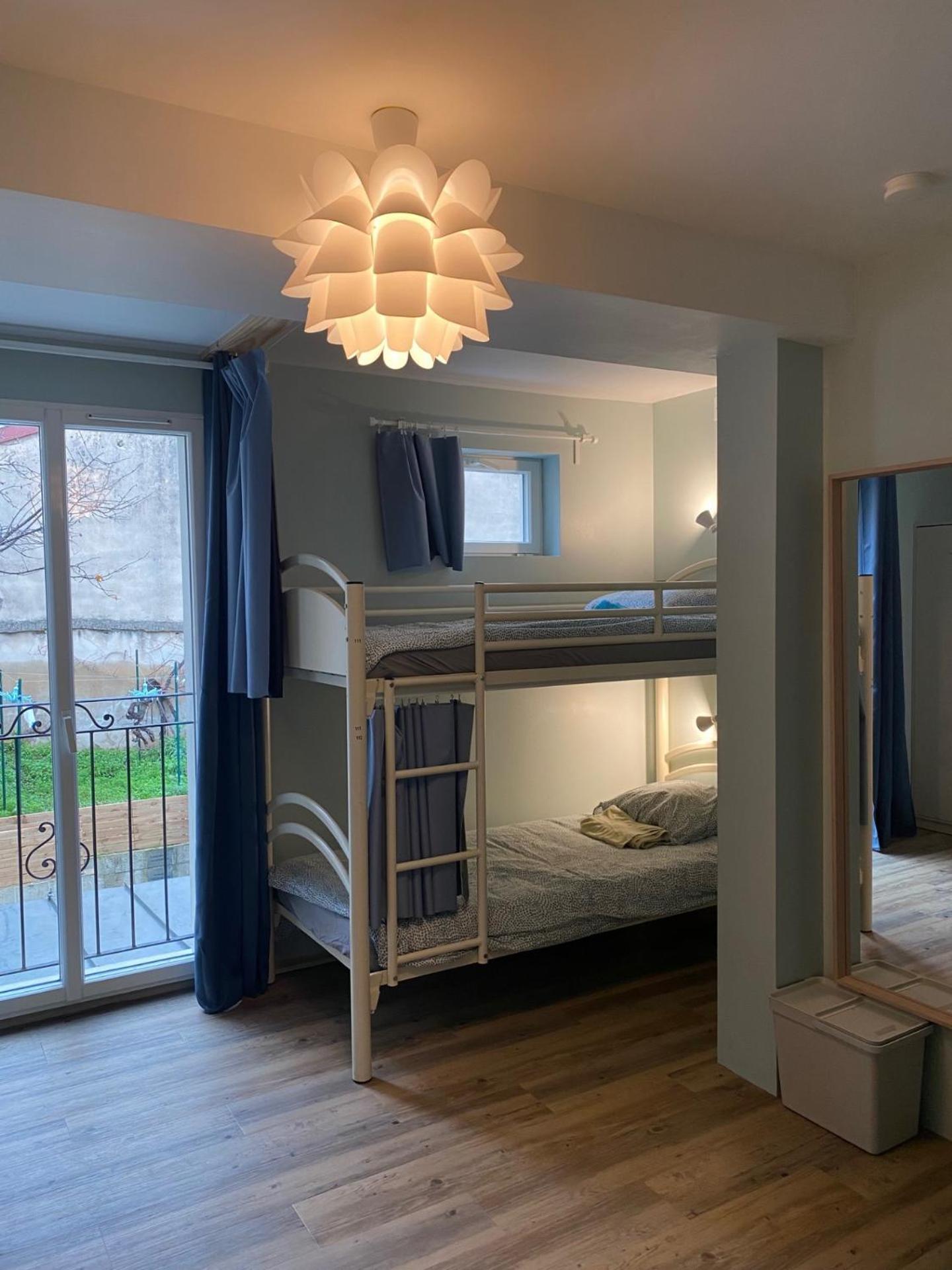 Bohobos Hostel Антиб Экстерьер фото
