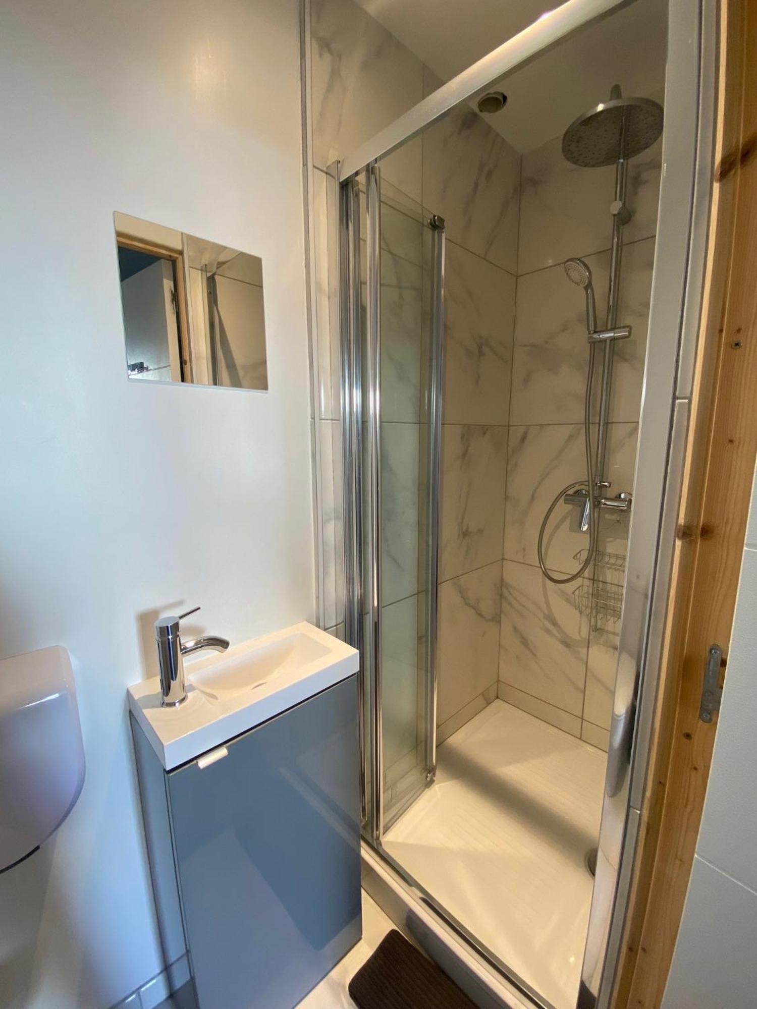 Bohobos Hostel Антиб Экстерьер фото